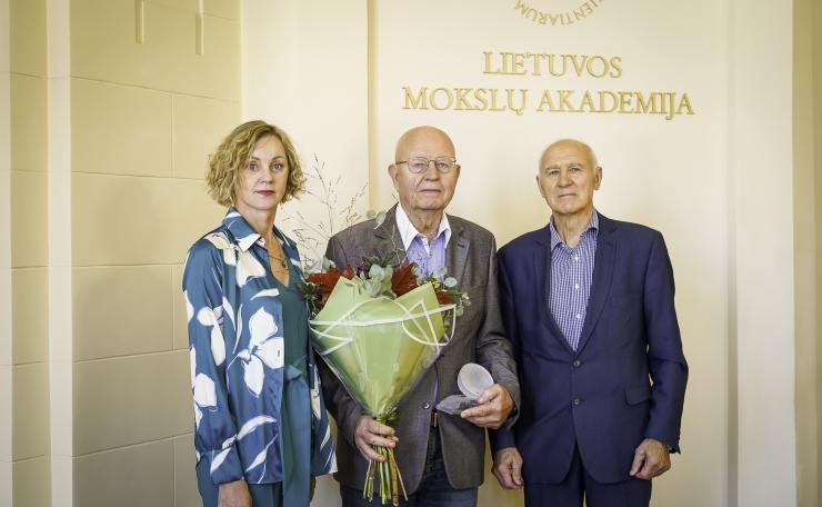 Pagerbti LOA konkursų laureatai bei jubiliatas prof. R. Ginevičius